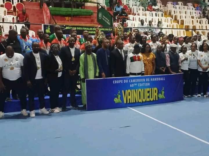 <strong>HANDBALL : FANZ ET TKC REMPORTENT LA COUPE</strong>